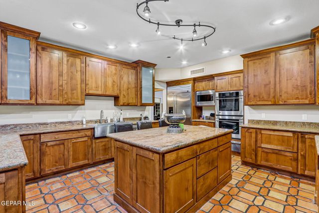 6192 Los Felinos Circle, El Paso, TX 79912