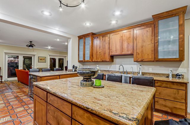 6192 Los Felinos Circle, El Paso, TX 79912
