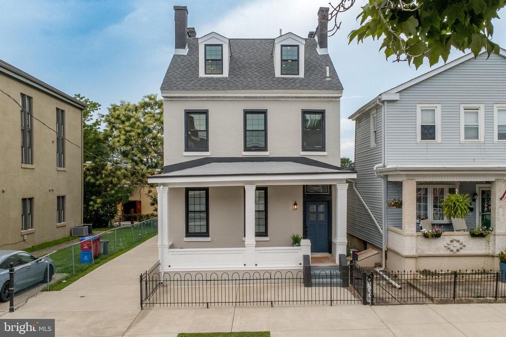 327 WOOD ST, Bristol, PA 19007