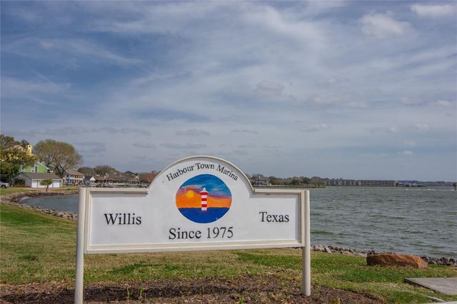 1926 Clipper Court, Willis, TX 77318