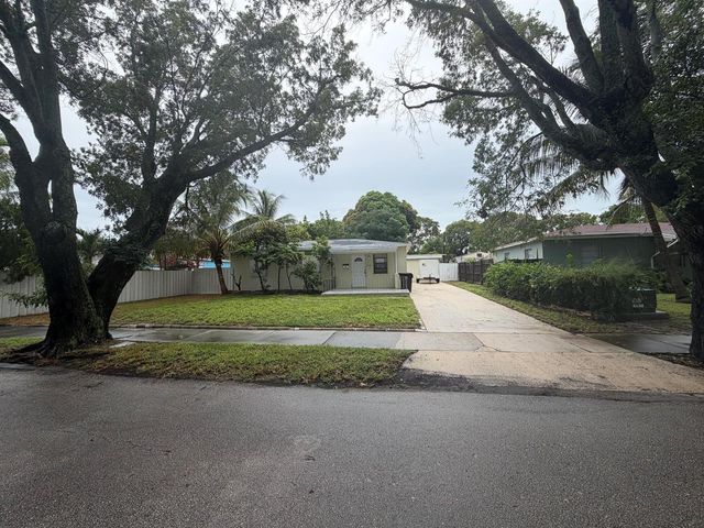 3033 Clyde Road, West Palm Beach, FL 33405