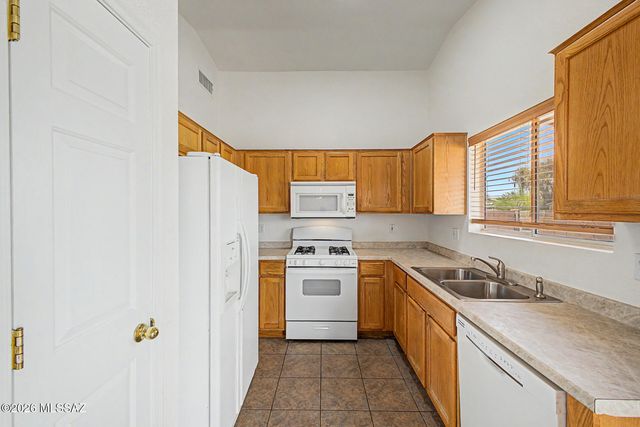 2128 W Frostwood Lane, Tucson, AZ 85745