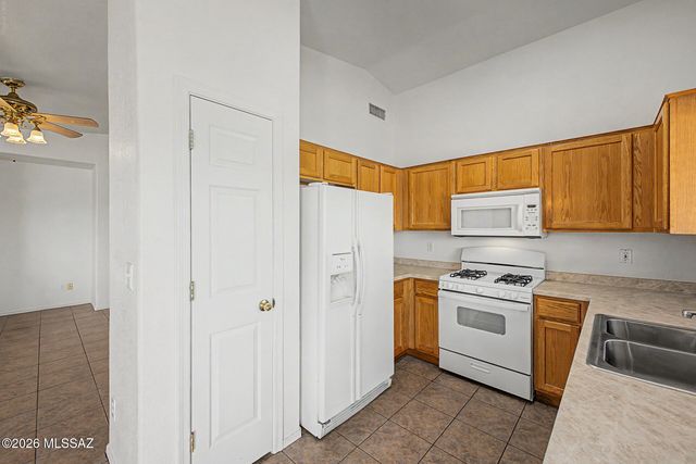 2128 W Frostwood Lane, Tucson, AZ 85745