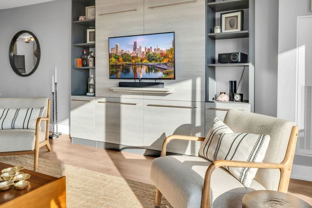 2020 N Lincoln Park West 30L, Chicago, IL 60614