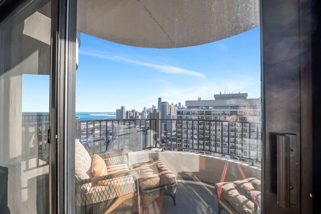 2020 N Lincoln Park West 30L, Chicago, IL 60614