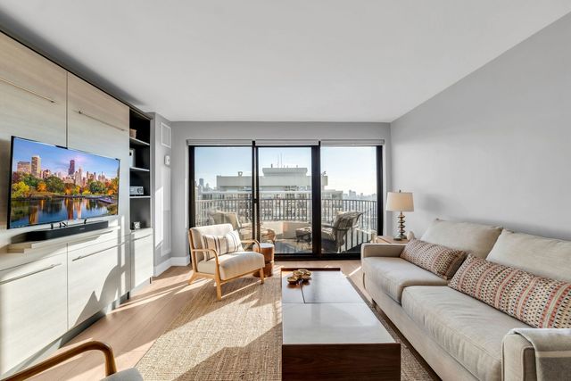 2020 N Lincoln Park West 30L, Chicago, IL 60614