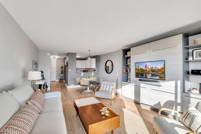 2020 N Lincoln Park West 30L, Chicago, IL 60614