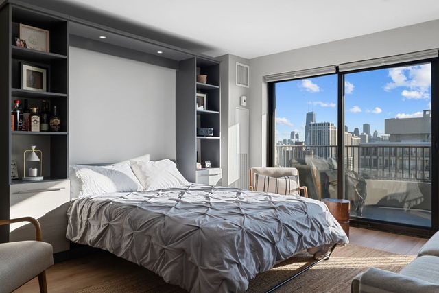 2020 N Lincoln Park West 30L, Chicago, IL 60614