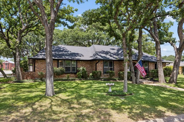 2814 Greenbrook Drive, Arlington, TX 76016