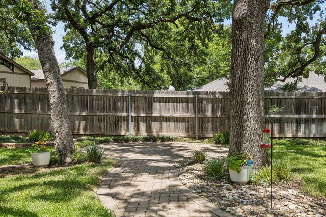 2814 Greenbrook Drive, Arlington, TX 76016