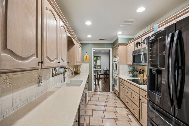 2814 Greenbrook Drive, Arlington, TX 76016