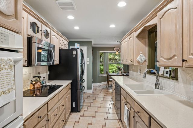2814 Greenbrook Drive, Arlington, TX 76016