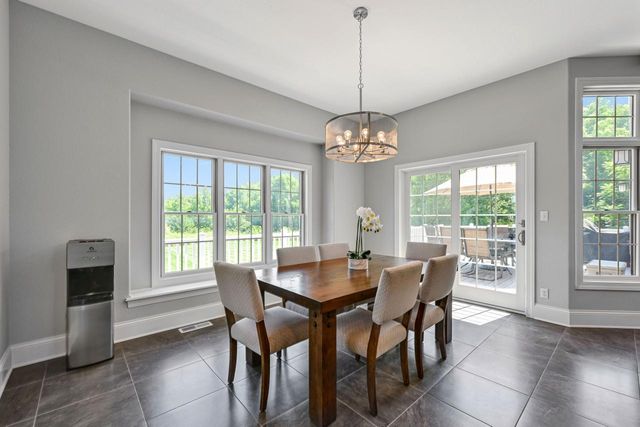 W292S5474 Fox Run COURT, Waukesha, WI 53189