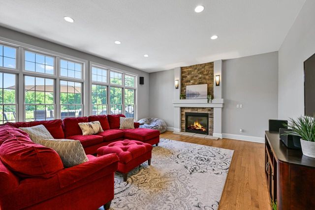 W292S5474 Fox Run COURT, Waukesha, WI 53189