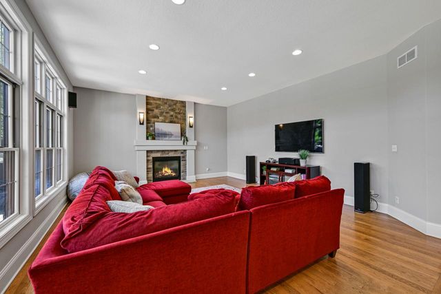 W292S5474 Fox Run COURT, Waukesha, WI 53189