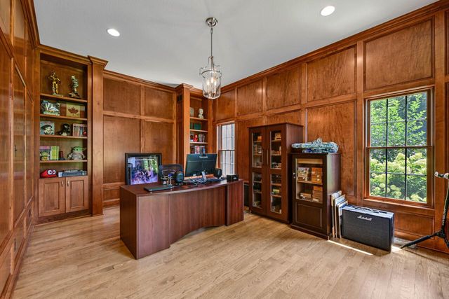 W292S5474 Fox Run COURT, Waukesha, WI 53189