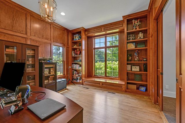 W292S5474 Fox Run COURT, Waukesha, WI 53189