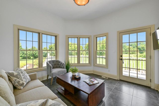 W292S5474 Fox Run COURT, Waukesha, WI 53189