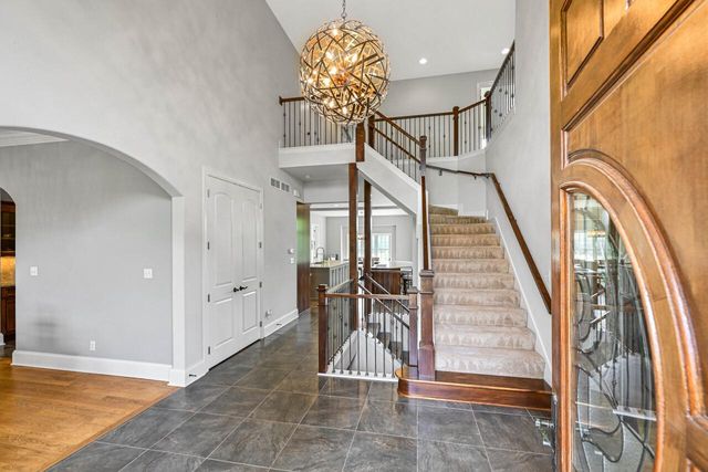 W292S5474 Fox Run COURT, Waukesha, WI 53189