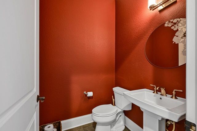 W292S5474 Fox Run COURT, Waukesha, WI 53189