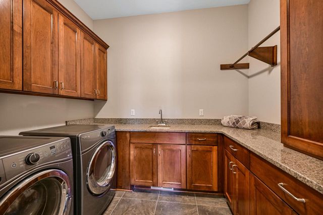 W292S5474 Fox Run COURT, Waukesha, WI 53189