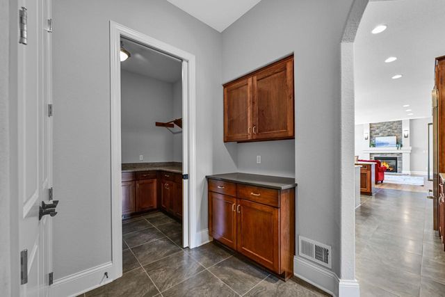 W292S5474 Fox Run COURT, Waukesha, WI 53189