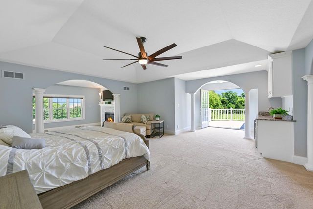 W292S5474 Fox Run COURT, Waukesha, WI 53189