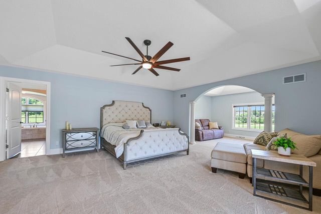 W292S5474 Fox Run COURT, Waukesha, WI 53189