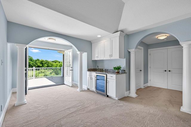 W292S5474 Fox Run COURT, Waukesha, WI 53189