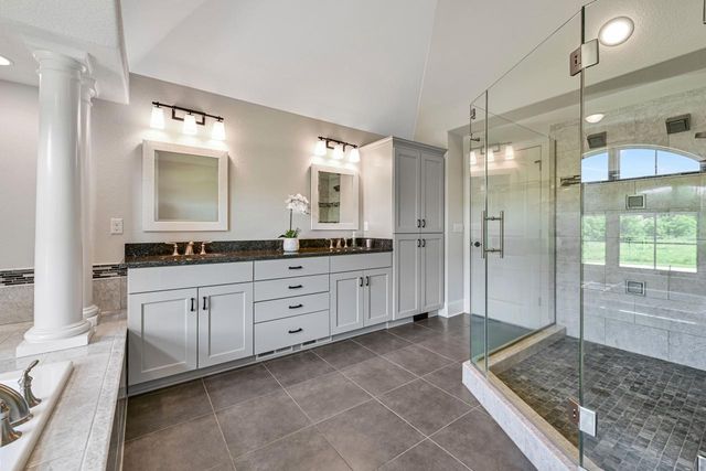 W292S5474 Fox Run COURT, Waukesha, WI 53189