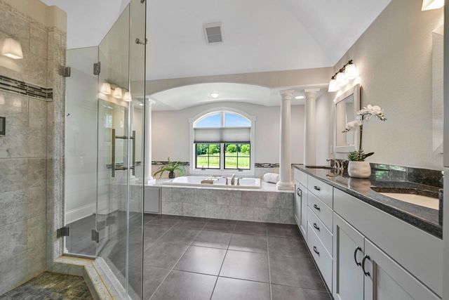 W292S5474 Fox Run COURT, Waukesha, WI 53189