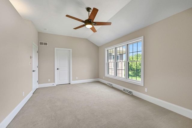 W292S5474 Fox Run COURT, Waukesha, WI 53189