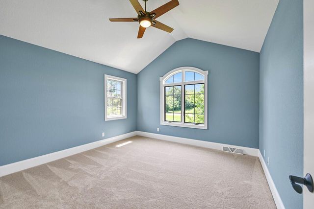 W292S5474 Fox Run COURT, Waukesha, WI 53189