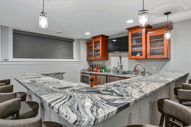 W292S5474 Fox Run COURT, Waukesha, WI 53189