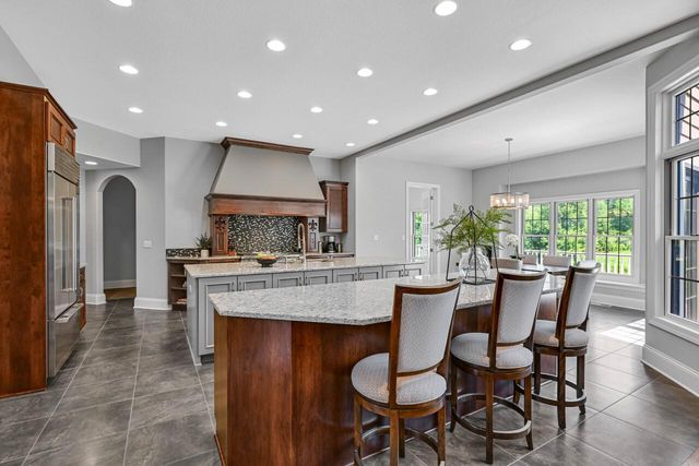 W292S5474 Fox Run COURT, Waukesha, WI 53189