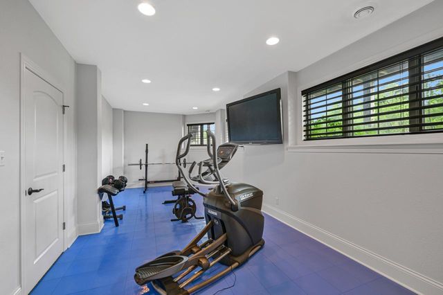 W292S5474 Fox Run COURT, Waukesha, WI 53189