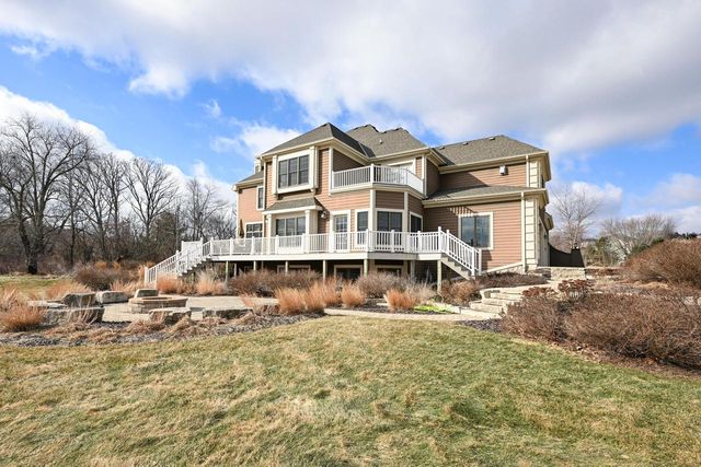 W292S5474 Fox Run COURT, Waukesha, WI 53189