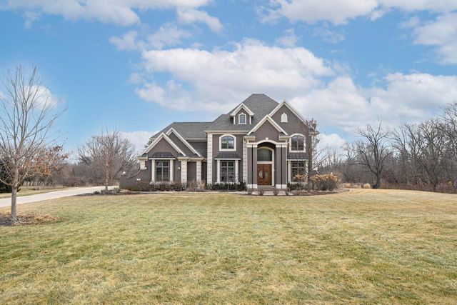 W292S5474 Fox Run COURT, Waukesha, WI 53189