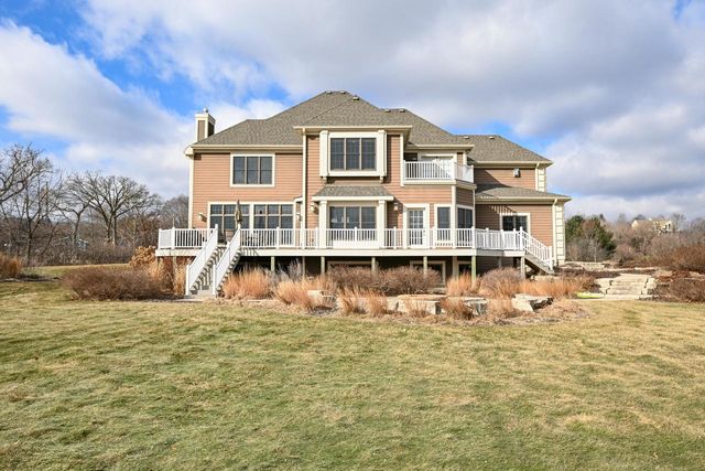 W292S5474 Fox Run COURT, Waukesha, WI 53189