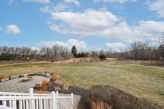 W292S5474 Fox Run COURT, Waukesha, WI 53189