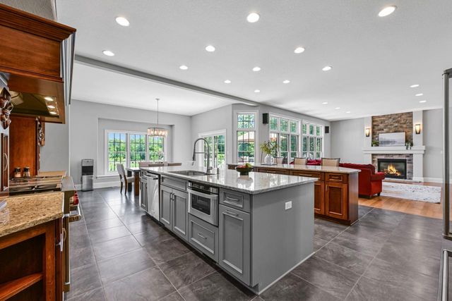 W292S5474 Fox Run COURT, Waukesha, WI 53189