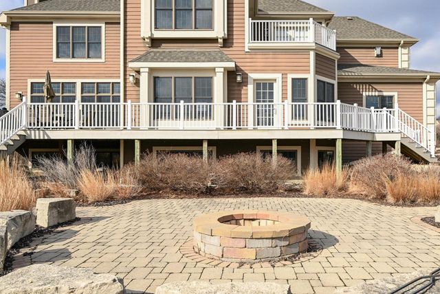 W292S5474 Fox Run COURT, Waukesha, WI 53189