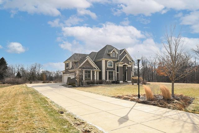 W292S5474 Fox Run COURT, Waukesha, WI 53189