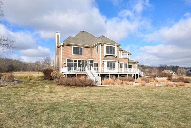 W292S5474 Fox Run COURT, Waukesha, WI 53189