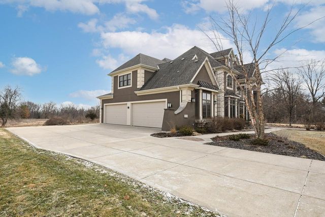 W292S5474 Fox Run COURT, Waukesha, WI 53189