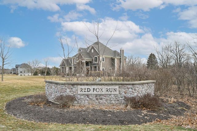 W292S5474 Fox Run COURT, Waukesha, WI 53189