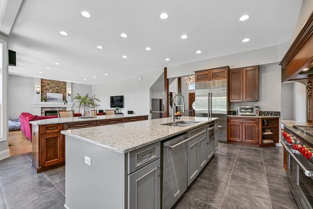 W292S5474 Fox Run COURT, Waukesha, WI 53189