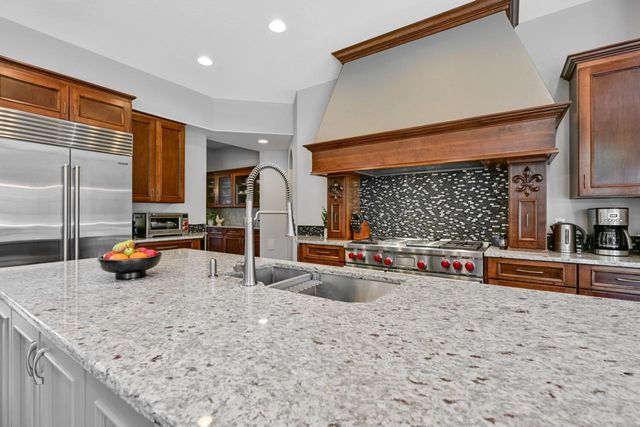 W292S5474 Fox Run COURT, Waukesha, WI 53189