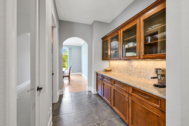 W292S5474 Fox Run COURT, Waukesha, WI 53189