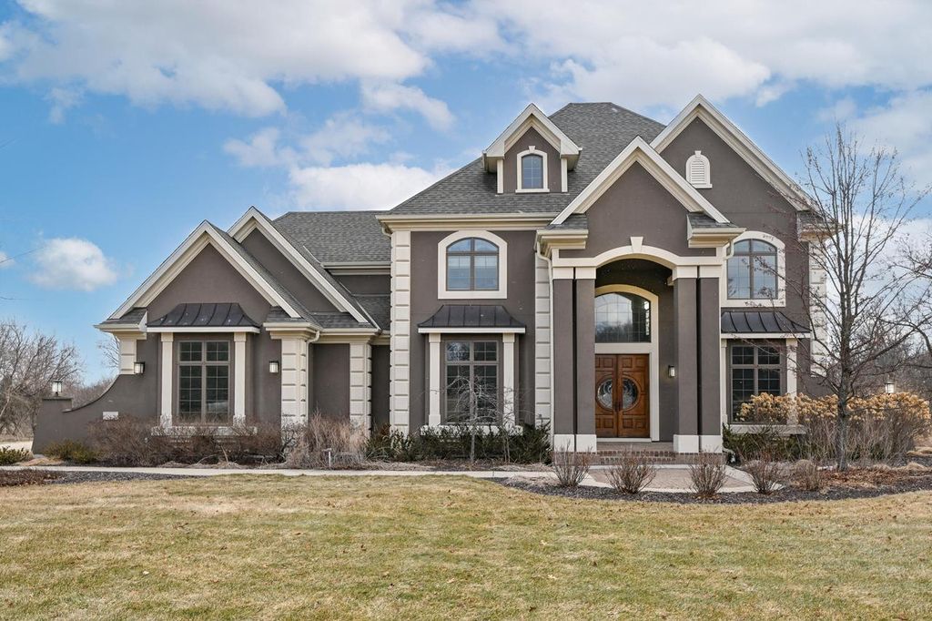 W292S5474 Fox Run COURT, Waukesha, WI 53189